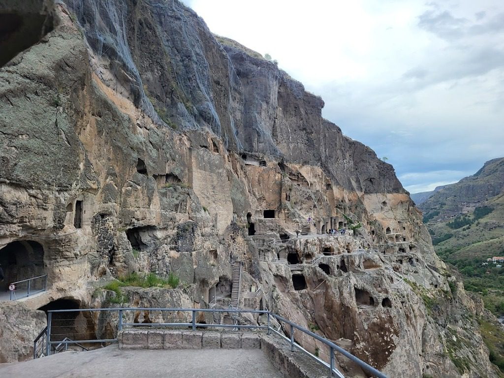 Vardzia cave city